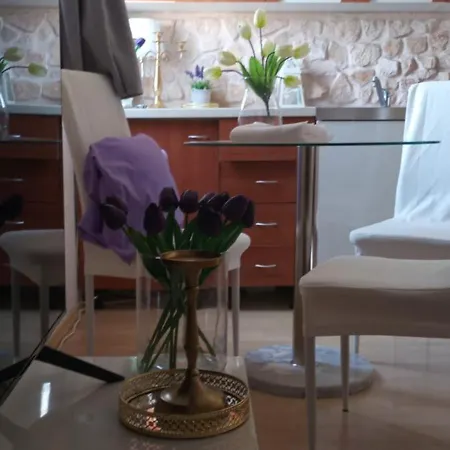 Jozefina Apartment *