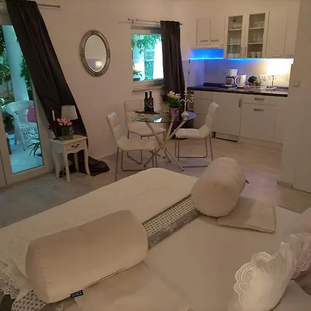 Apartment Jozefina *